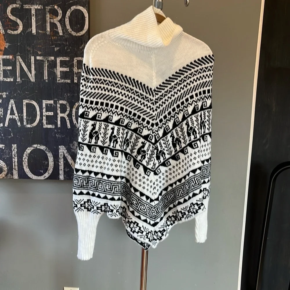 🇪🇸🐠Poncho sweater llama aztec fair isle nordic white black turtleneck